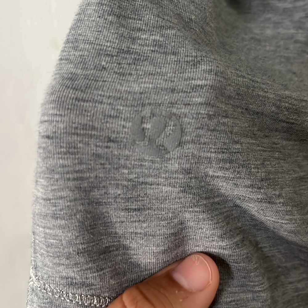 Lululemon women’s long sleeve shirt - Picture 4 of 6